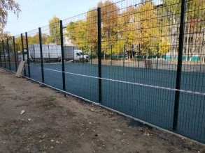 Забор на спортивную площадку 40 метров фото в Правдинском